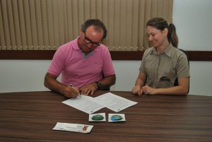 Assinatura Contrato Felinos do Aguaí