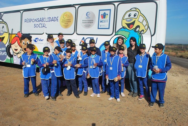 Turminha do Futuro conhece mina Novo Horizonte das Empresas Rio Deserto