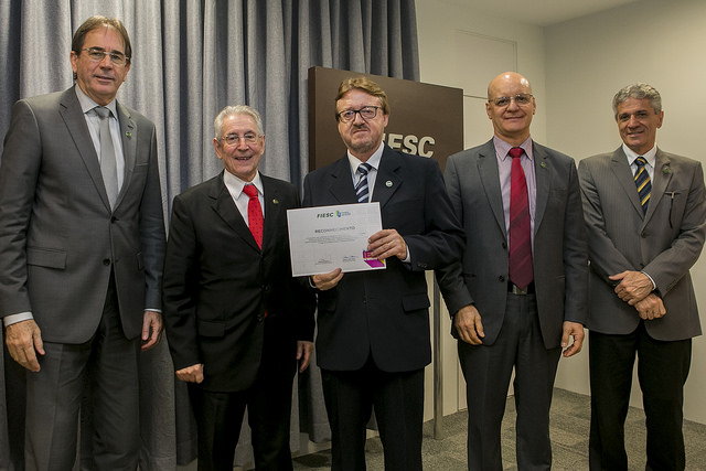 Programa de Estágio das Empresas Rio Deserto é homenageado pela FIESC