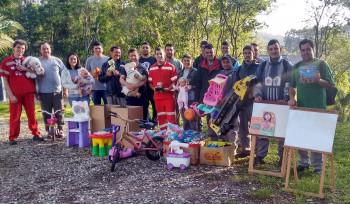 Colaboradores das Empresas Rio Deserto se unem para presentear crianças da Abadeus