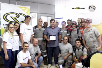 Colaborador da Unidade de Extração 101 é homenageado por tempo de trabalho