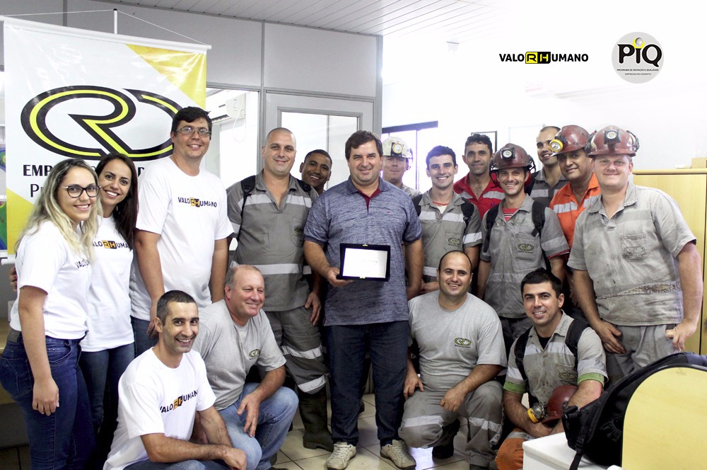 Colaborador da Unidade de Extração 101 é homenageado por tempo de trabalho