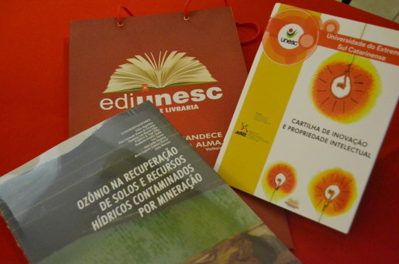 Lançado livro que tem coautoria de colaboradora das Empresas Rio Deserto