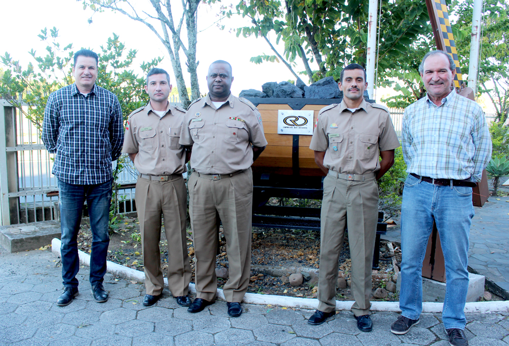 Vagoneta de carvão é doada pelas Empresas Rio Deserto ao 9º Batalhão da Polícia Militar