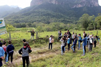Aula de conscientização ambiental: estudantes visitam Reserva Biológica Estadual do Aguaí