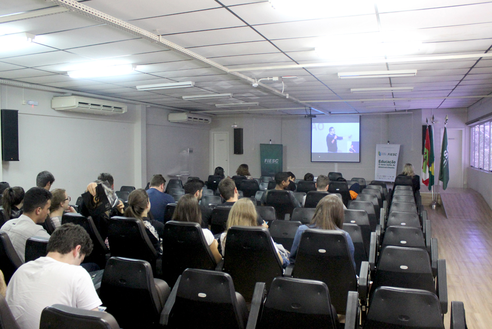 Estagiários das Empresas Rio Deserto participam de Seminário “Conect Ideias”, que celebrou Dia do Estudante e do Estagiário