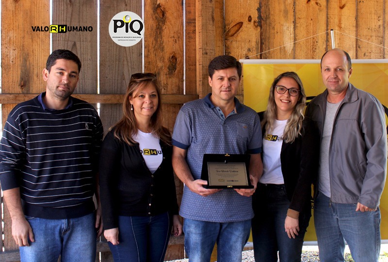 Valorização por aposentadoria: Colaborador das Empresas Rio Deserto recebe homenagem