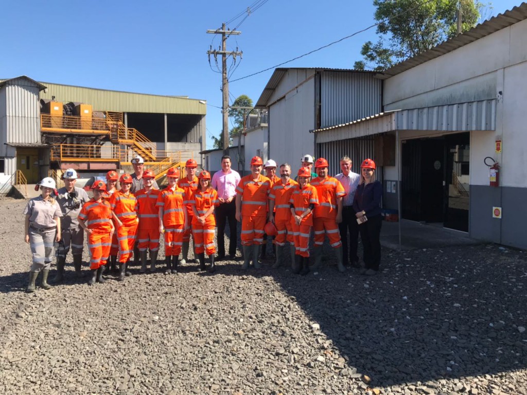 Autoridades da Justiça Federal e do Ministério Público visitam unidade de extração das Empresas Rio Deserto