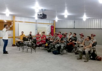 Campanha de Carnaval: Colaboradores das Empresas Rio Deserto recebem palestra sobre cuidados com a saúde