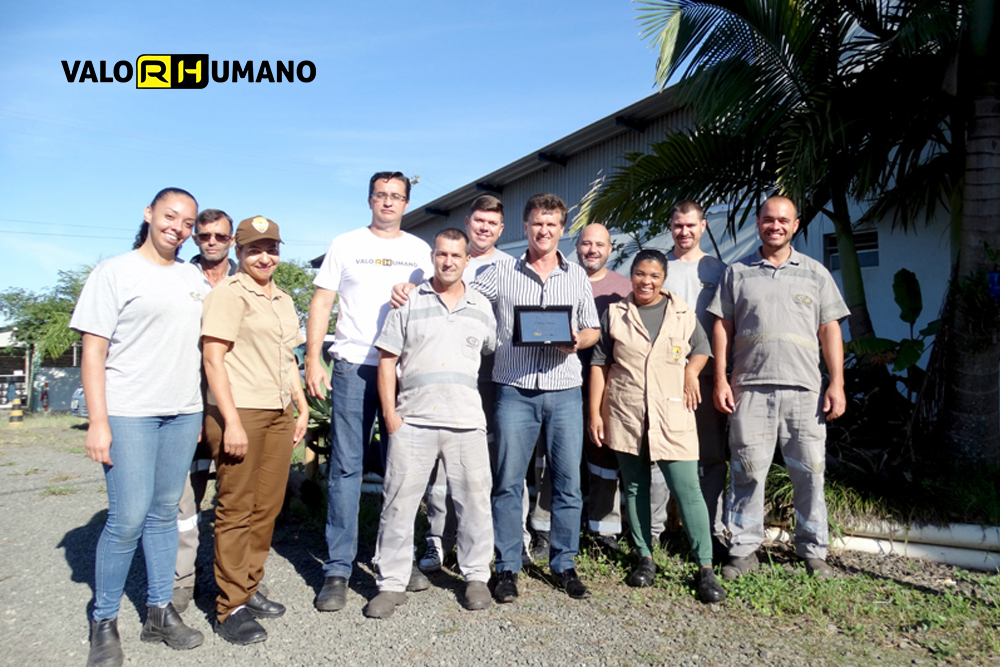 Colaborador da Unidade de Extração Mina Novo Horizonte recebe homenagem por tempo de aposentadoria