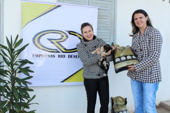 Empresas Rio Deserto doam produto Top Clean a ONGs de proteção animal