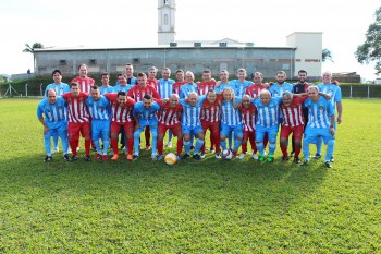 Times de futebol com uniformes patrocinados pelas Empresas Rio Deserto iniciam atividades em Urussanga