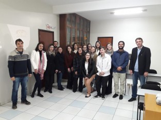 Acadêmicos de Engenharia Química apresentam estudo a profissionais das Empresas Rio Deserto