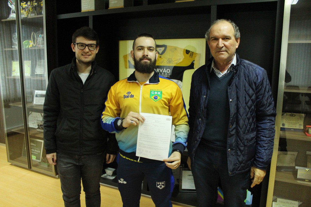 Empresas Rio Deserto assinam parceria com Associação Alpha Karatê, de Urussanga