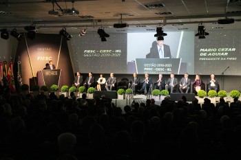 Valcir José Zanette, um dos administradores das Empresas Rio Deserto, toma posse no CIESC