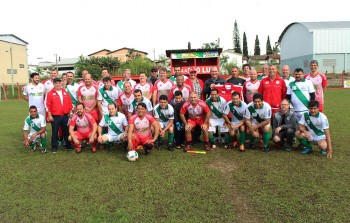 Apoio às comunidades: Empresas Rio Deserto patrocinam jaquetas do time de futebol do bairro São Luis, de Criciúma