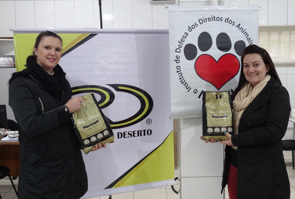 Proteção aos animais: em três meses, Empresas Rio Deserto doam quase 300 quilos de areia higiênica para gatos