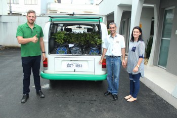 Mudas de árvores nativas e frutíferas são doadas para Lions Clube de Lauro Müller