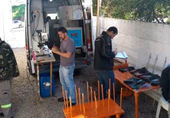 Para garantir segurança de eletricistas, ferramentas e equipamentos passam por ensaios