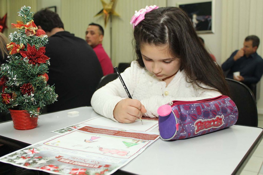 Pais e filhos participam de evento de premiação do Projeto Desenhando o Natal Rio Deserto – 2018