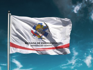 Colaboradores e brigadistas da Rio Deserto prestam primeiros socorros em acidente de trânsito