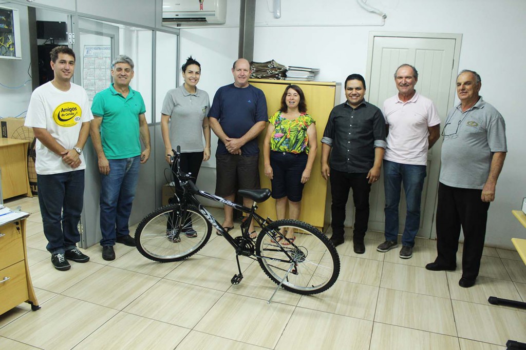 Apoio às comunidades: Rio Deserto doa bicicleta para bairros Ana Maria, Jardim Maristela e Vida Nova