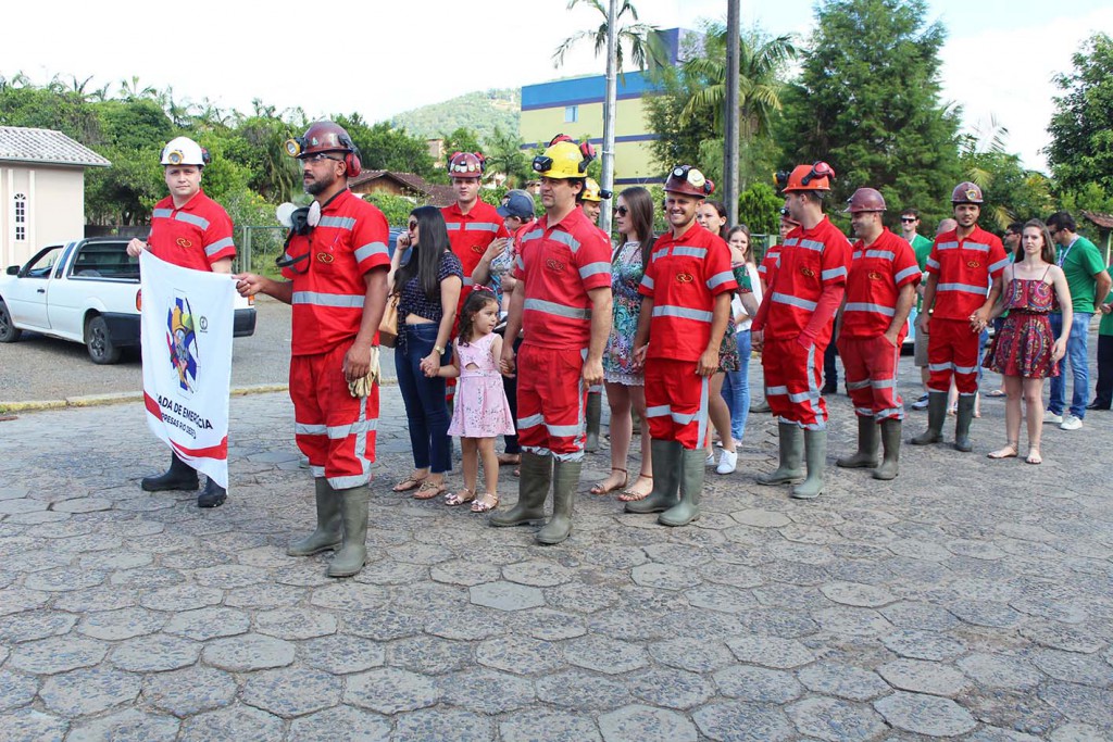Colaboradores da Rio Deserto participam de desfile da Festa do Colono, de Treviso