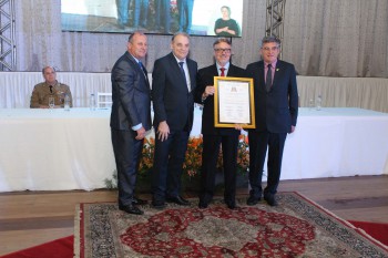 Valcir José Zanette, um dos administradores da Rio Deserto, é homenageado pelo Legislativo de Criciúma