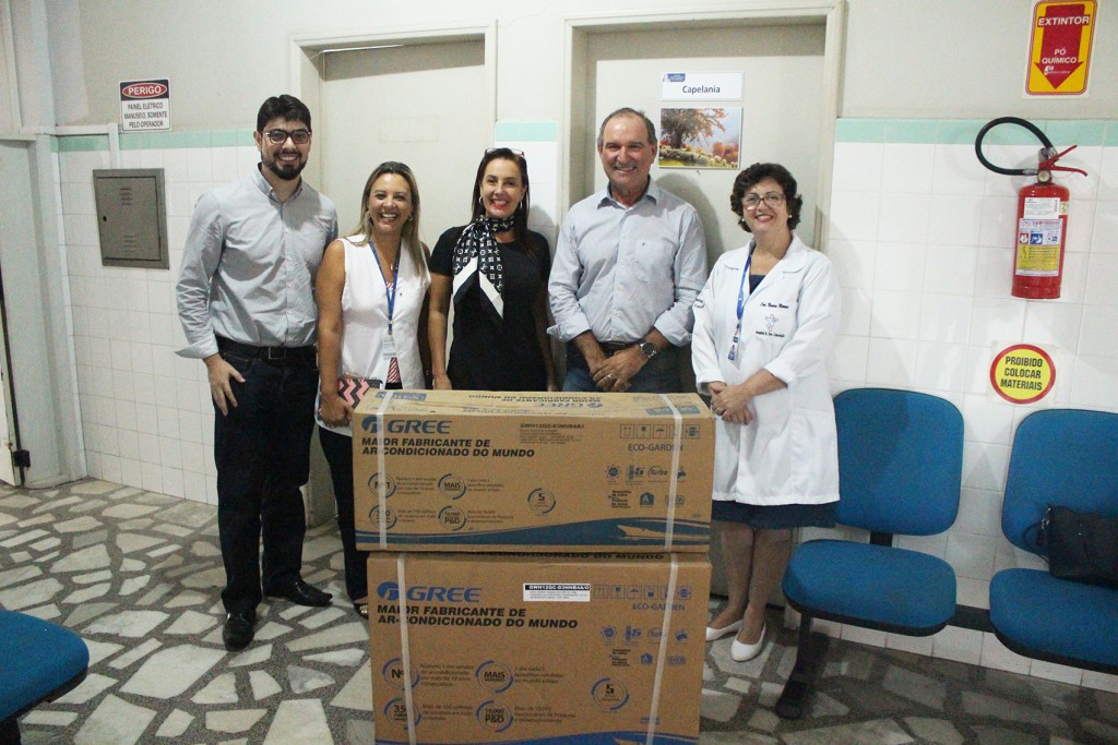 Apoio às comunidades: Rio Deserto doa aparelho de ar condicionado para Hospital de Urussanga