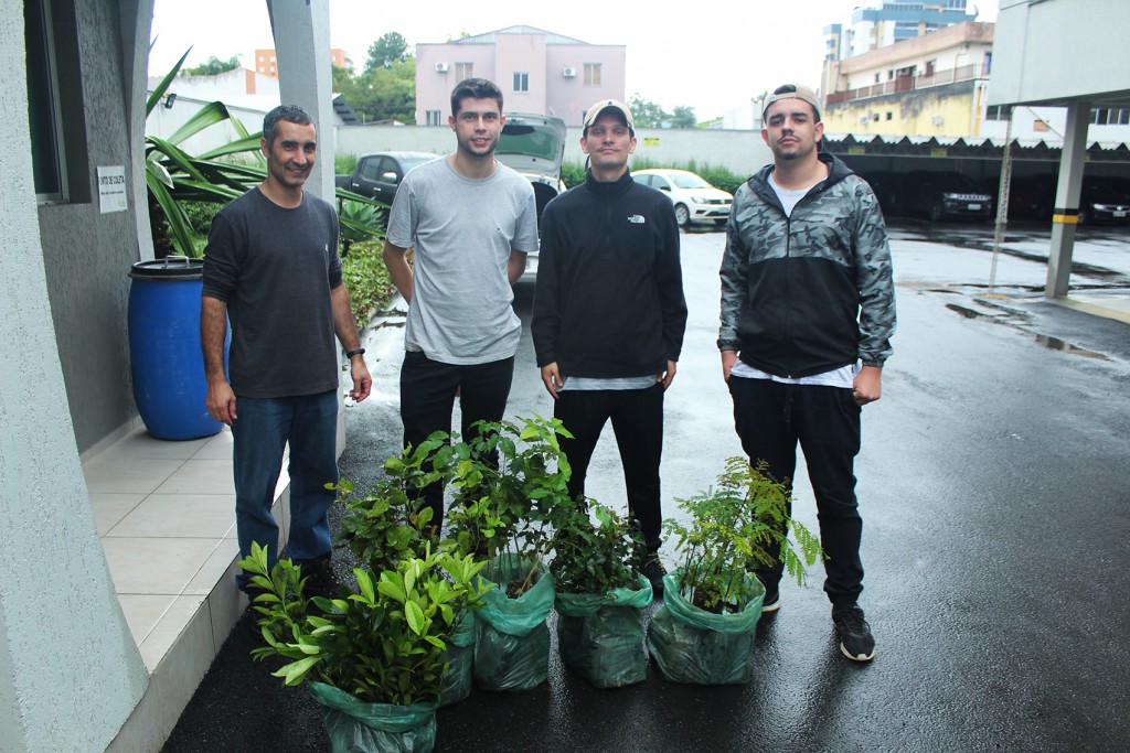 Semana do Meio Ambiente: Rio Deserto doa mudas de árvores nativas para Grupo de Escoteiros de Siderópolis