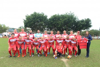 Apoio às comunidades: Rio Deserto contribui com uniformes para time de futebol da Associação Atlética São Luiz