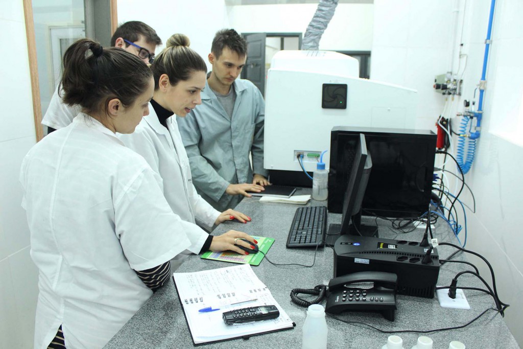 Equipamento de tecnologia americana facilitará análises químicas na Unidade Laboratório, da Rio Deserto