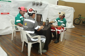 Teatro apresentado por colaboradores da Rio Deserto sensibiliza participantes da CIPAMIN