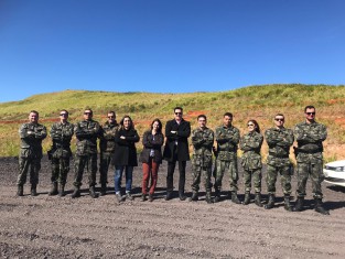 Com intuito de conhecer peculiaridades da mineração, Polícia Ambiental visita unidade da Rio Deserto