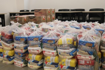 Rio Deserto doa 200 cestas básicas e 360 litros de leite para campanha “Juntos de Coração”