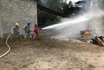 Simulado de combate a incêndio envolve brigadistas do Complexo Industrial, da Rio Deserto
