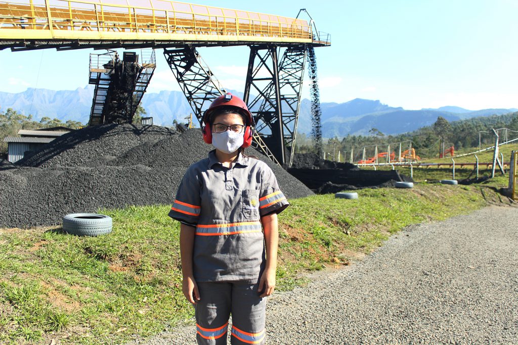 Estágio Rio Deserto: EPIs e vivência na mineração fazem parte da rotina de Júlia