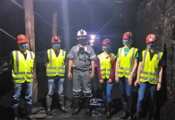 Estudantes de Engenharia de Minas, da UniSATC, visitam unidade da Rio Deserto