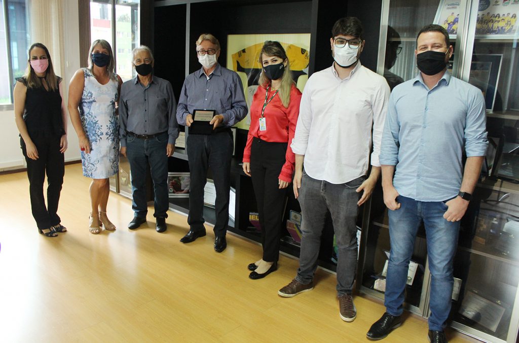 Rio Deserto recebe placa de reconhecimento por participação no Desafio Estágio 4.i, do IEL