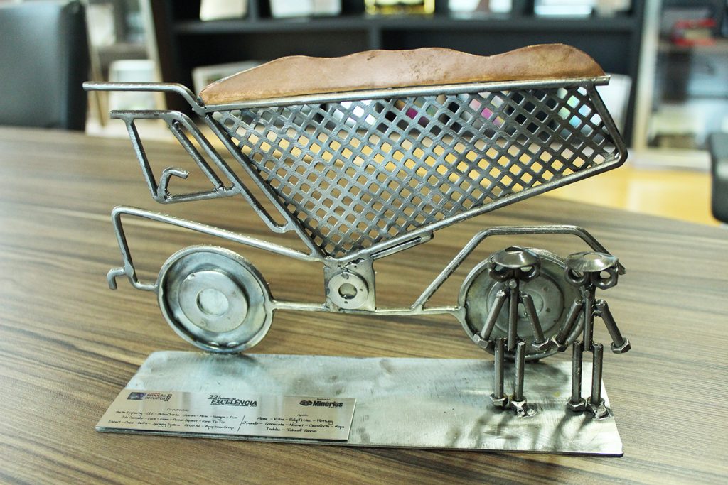 Troféu do 22º Prêmio de Excelência é entregue para a Rio Deserto