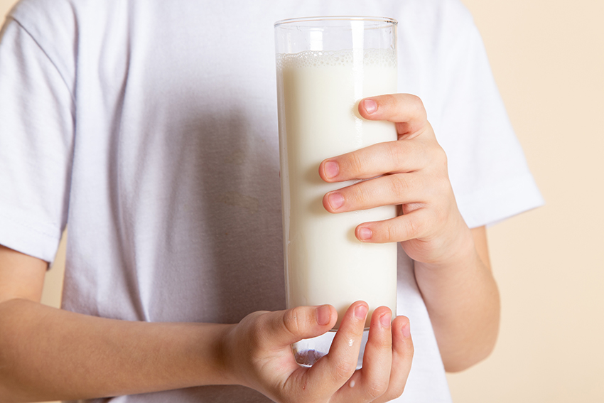 Quase 10 mil litros de leite já foram doados em 2021, por meio do Projeto Leite Solidário, da Rio Deserto