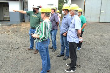 Tendo em vista o desenvolvimento de projeto turístico, prefeito de Criciúma conhece estrutura de unidade de extração da Rio Deserto