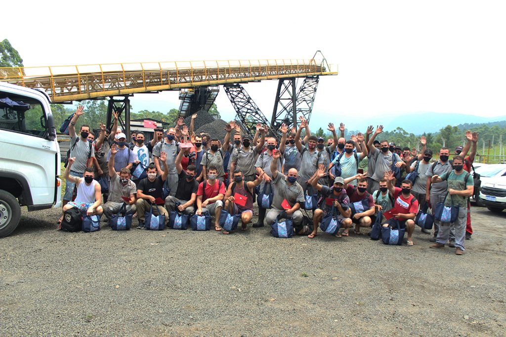 Em celebração ao Natal, Rio Deserto distribui kits natalinos e cartões aos colaboradores