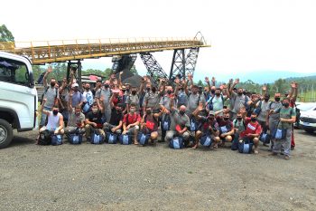 Em celebração ao Natal, Rio Deserto distribui kits natalinos e cartões aos colaboradores