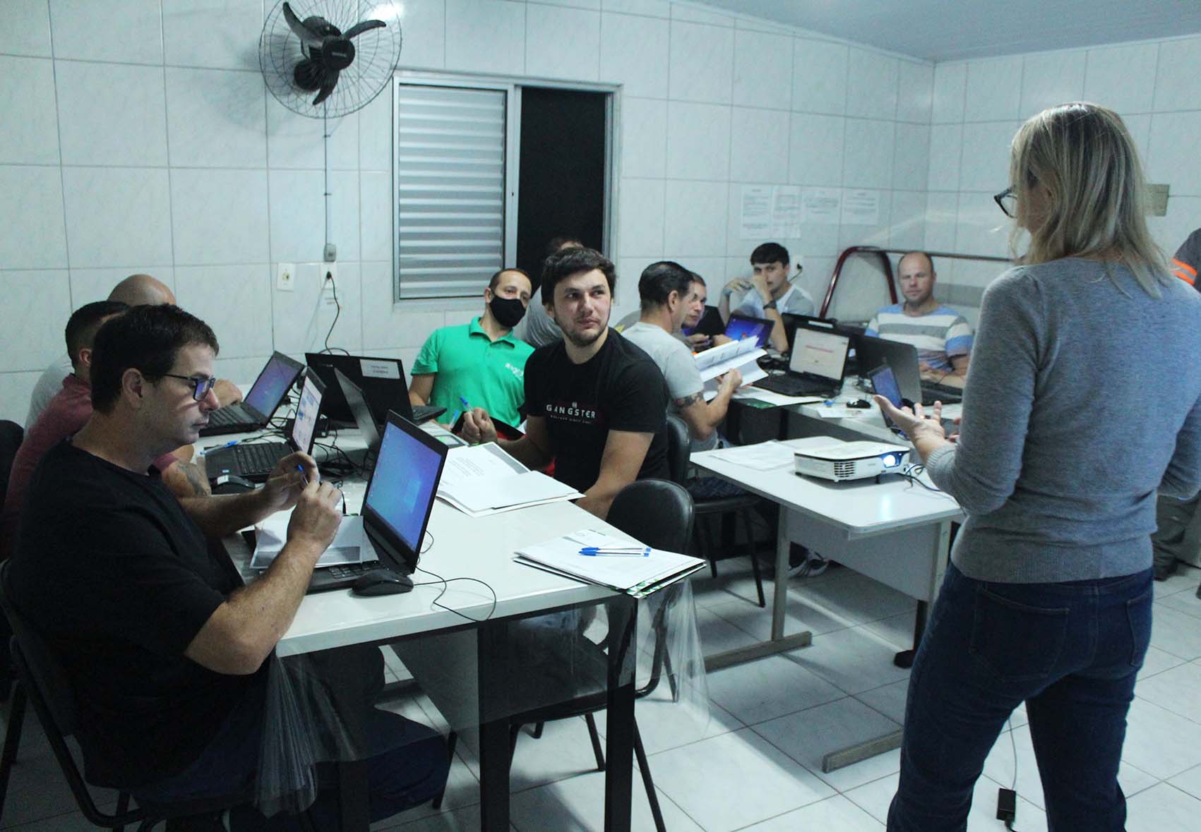 Ragro promove curso de informática para colaboradores