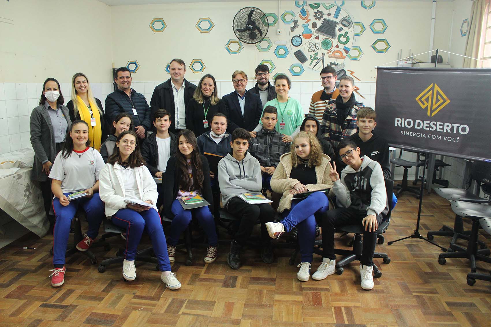 Rio Deserto participa de atividade do Projeto Clube Jovem Empreendedor, em escola de Criciúma