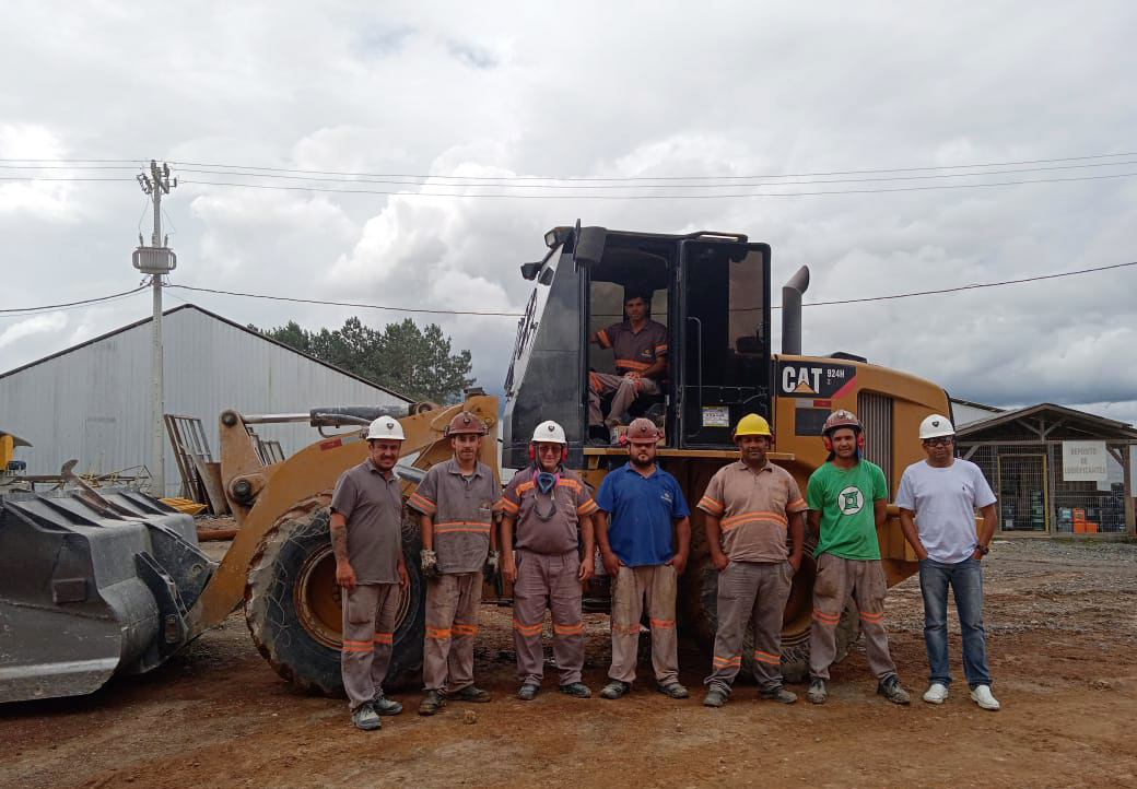 Colaboradores da Unidade Correia Pinto, da Rio Deserto, participam de curso de operador de máquinas