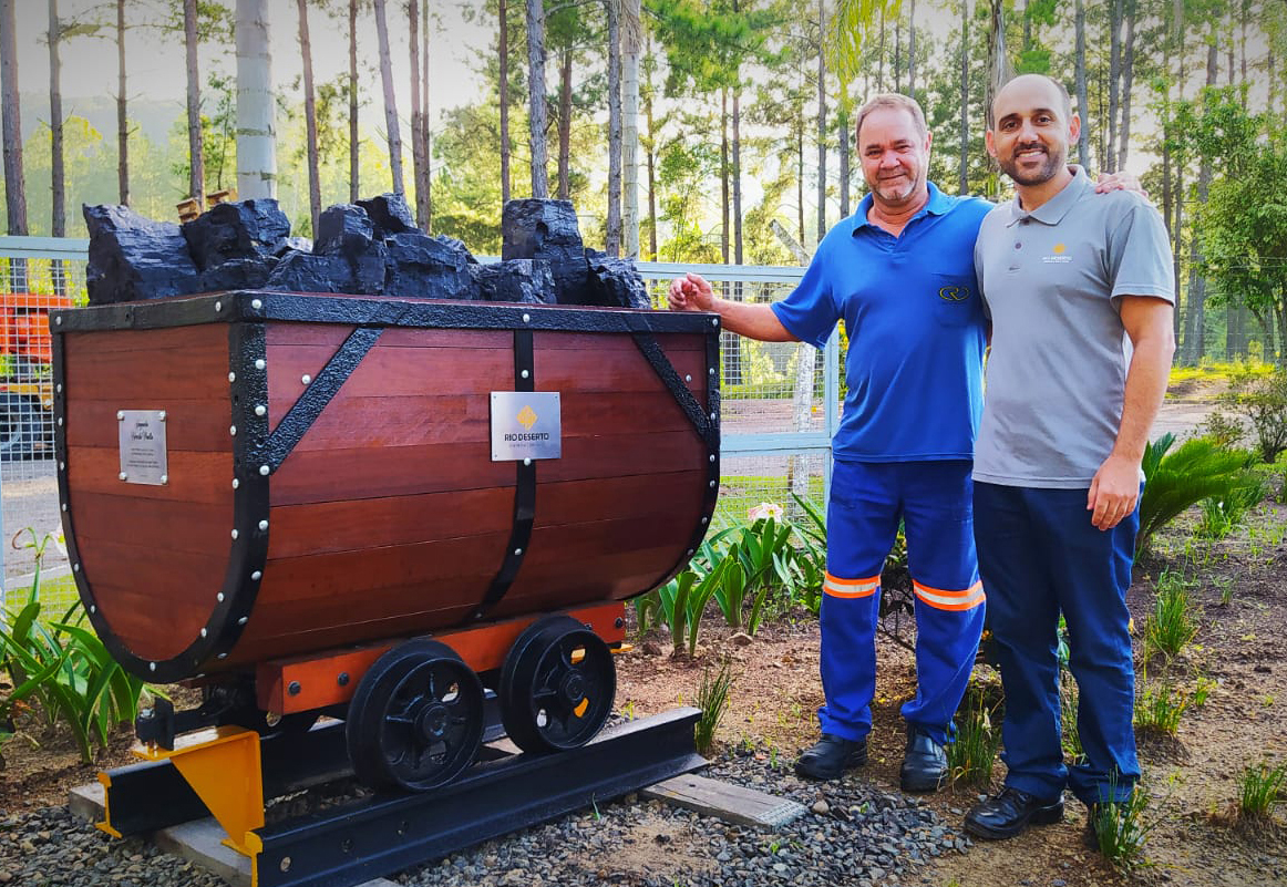 Homenagem por aposentadoria é realizada na Unidade Metalúrgica, da Rio Deserto