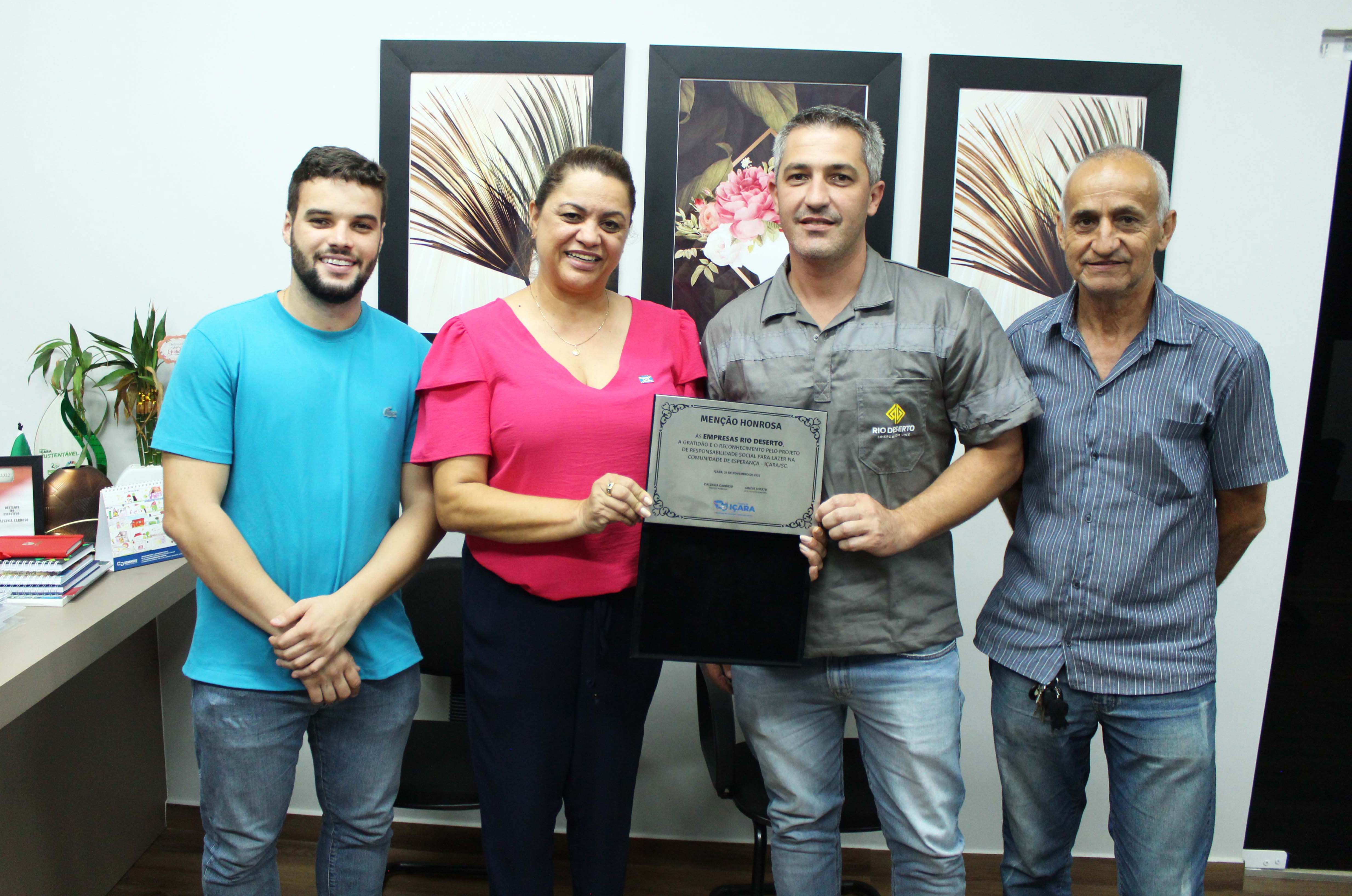 Prefeitura de Içara entrega placa de Menção Honrosa à Rio Deserto