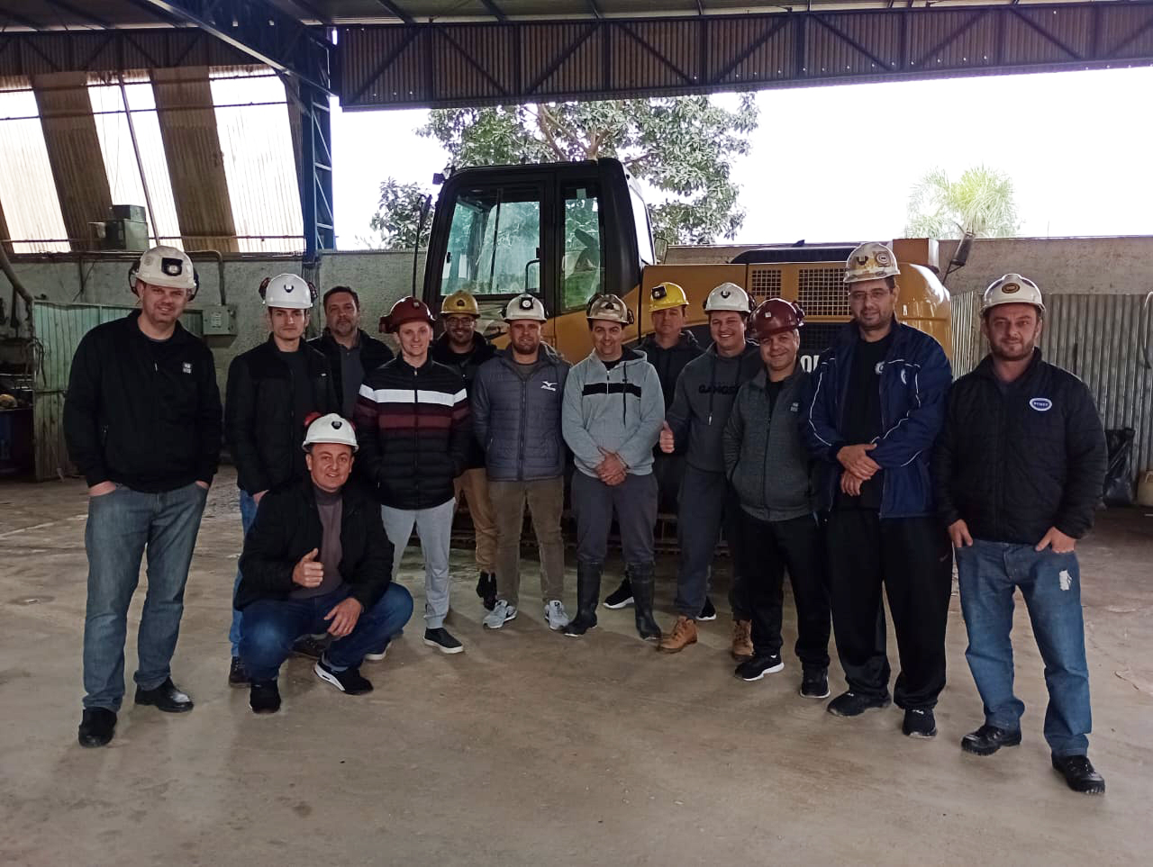 Colaboradores da Rio Deserto visitam mina de ouro, no Paraná